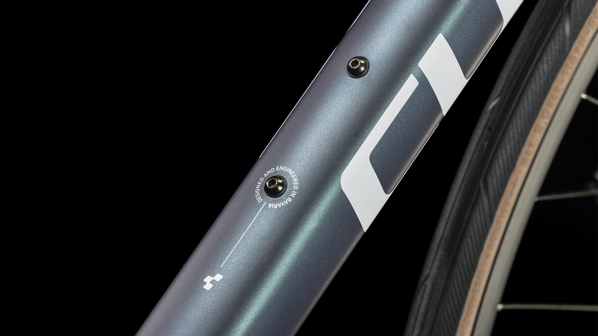 Bicicleta de ruta CUBE Attain deepblue'n'white
